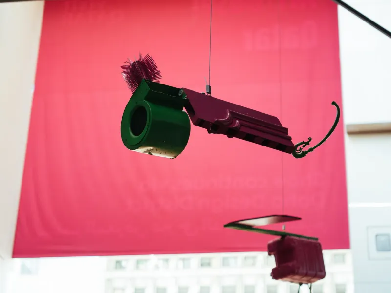 Suspended installation rigging, Doha 1