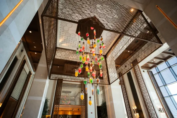 Mandarin Oriental Main Chandelier 1